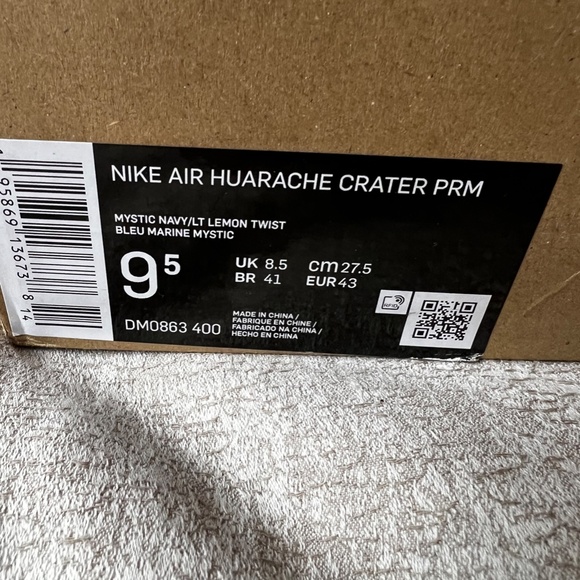 BRAND NEW NIKE AIR HUARACHE - Picture 3 of 3